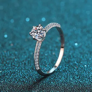 Round Brilliant Cut 0.5 ct D Color Moissanite Engagement Ring