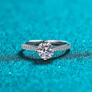 2 Carat Brilliant Cut Sparkling Round D Color Moissanite Wedding Ring