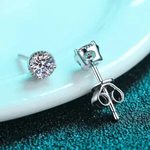 Round Brilliant Cut Total 0.6 Carat VVS Moissanite Stud Earrings Platinum Plated