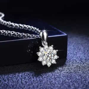 925 Sterling Silver 1 Carat D Color Moissanite White Gemstone Snowflake Pendant Necklace