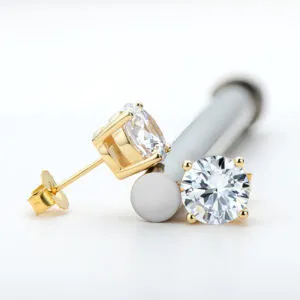 Classic 4 Claws Silver 925 Original Yellow Gold Plated Brilliant Cut Total 1-2 Carat D Color Moissanite